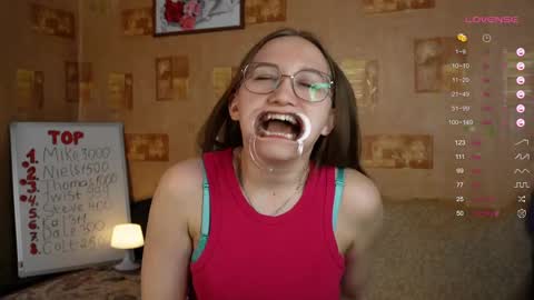 Snapshot of emmatiny chatting on March 2025 04:35:02 PM Mia online show from March 2025 04:35:02 PM