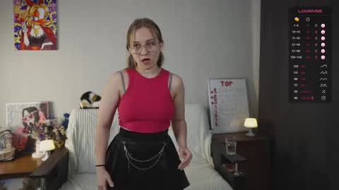 Snapshot of emmatiny chatting on September 2025 03:45:02 PM Mia online show from September 2025 03:45:02 PM