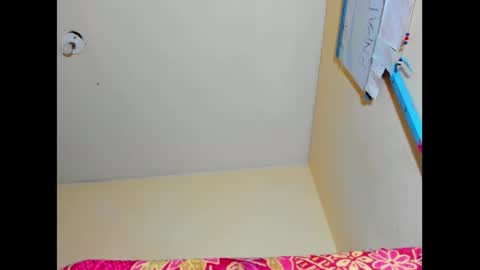 Snapshot of emmawuilian chatting on January 2025 09:52:02 PM hi im emmalina welcome to your happy place online show from January 2025 09:52:02 PM