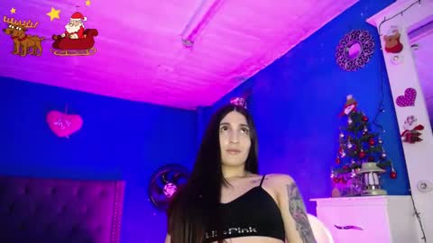 Snapshot of emmaxx7 chatting on December 2024 11:07:02 PM Emma online show from December 2024 11:07:02 PM