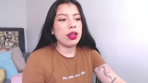 Snapshot of emmi_0 chatting on November 2025 09:06:02 PM Emily Independent model online show from November 2025 09:06:02 PM