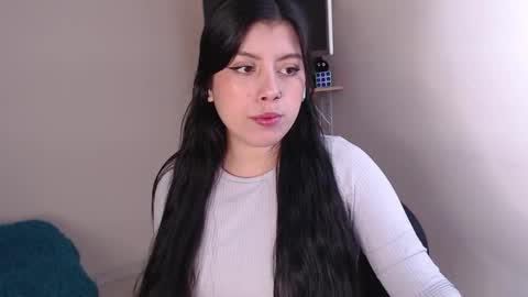 Snapshot of emmi_0 chatting on November 2025 06:34:01 AM Emily Independent model online show from November 2025 06:34:01 AM