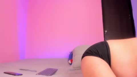 Snapshot of emmi_00 chatting on December 2025 03:38:02 AM Emmi online show from December 2025 03:38:02 AM