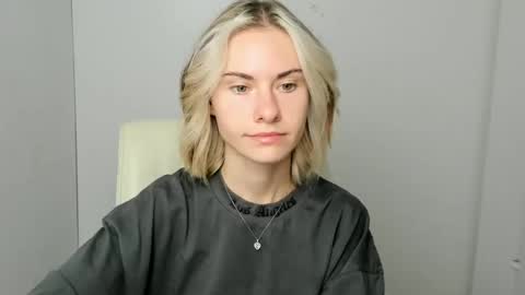 Snapshot of emmi_rossum chatting on September 2025 05:29:01 AM Emmi online show from September 2025 05:29:01 AM