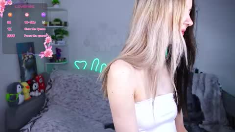 Snapshot of emmie_everly chatting on March 2026 12:11:01 PM emmie_everly online show from March 2026 12:11:01 PM