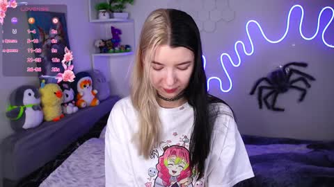 Snapshot of emmie_everly chatting on April 2026 07:30:02 PM emmie_everly online show from April 2026 07:30:02 PM