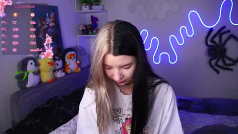 Snapshot of emmie_everly chatting on April 2026 08:57:01 PM emmie_everly online show from April 2026 08:57:01 PM