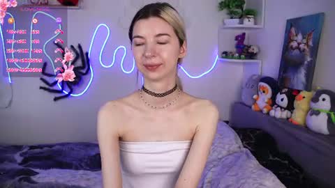 Snapshot of emmie_everly chatting on June 2026 01:35:01 PM emmie_everly online show from June 2026 01:35:01 PM