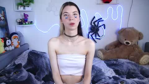 Snapshot of emmie_everly chatting on July 2026 12:44:01 PM emmie_everly online show from July 2026 12:44:01 PM