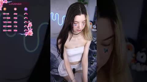 Snapshot of emmie_everly chatting on July 2026 01:18:02 PM emmie_everly online show from July 2026 01:18:02 PM