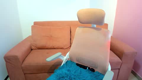 Snapshot of emmiejones_ chatting on January 2026 02:21:02 PM Emmi online show from January 2026 02:21:02 PM