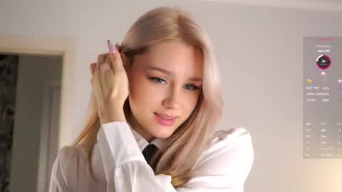 Snapshot of emmiemurray chatting on October 2025 06:22:02 AM Aurora online show from October 2025 06:22:02 AM