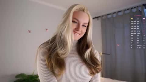 Snapshot of emmiemurray chatting on January 2026 08:18:02 AM Aurora online show from January 2026 08:18:02 AM