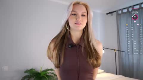 Snapshot of emmiemurray chatting on January 2026 07:11:02 AM Aurora online show from January 2026 07:11:02 AM