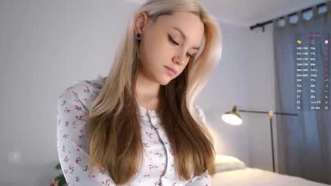 Snapshot of emmiemurray chatting on January 2026 08:08:01 AM Aurora online show from January 2026 08:08:01 AM