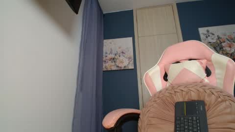 emmily online show from May 2026 06:41:02 AM