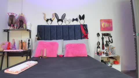          online show from September 2025 01:04:01 PM