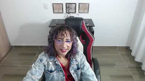 Emmily online show from November 2025 05:43:01 AM