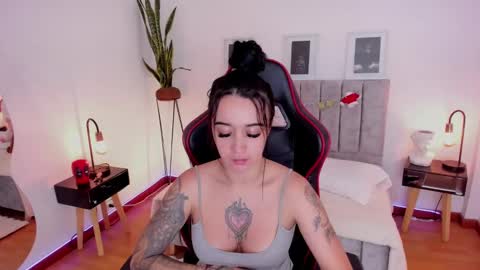 Emmy Evans  online show from December 2024 02:31:02 PM