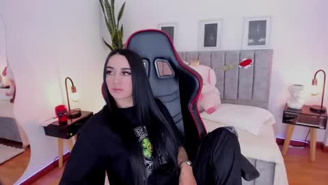 Emmy Evans  online show from December 2024 07:21:02 PM