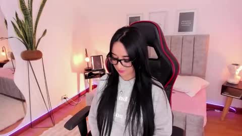 Emmy Evans  online show from February 2025 08:18:01 PM