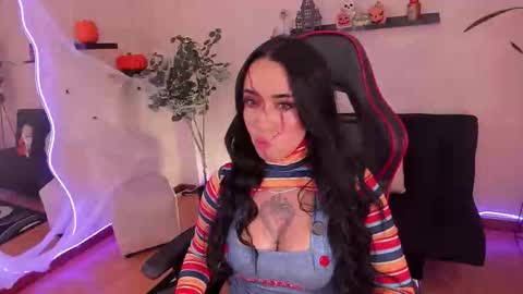 Emmy Evans  online show from October 2025 07:54:01 PM