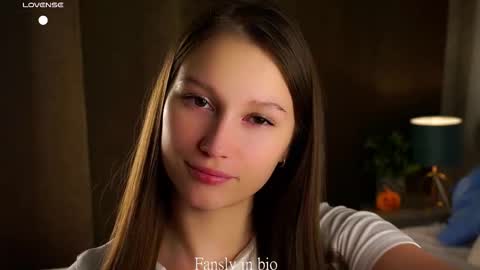 Snapshot of emmyleri chatting on November 2025 01:11:01 AM Emmy online show from November 2025 01:11:01 AM