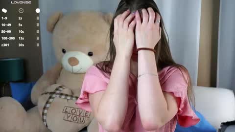 Snapshot of emmyleri chatting on November 2025 01:16:02 AM Emmy online show from November 2025 01:16:02 AM