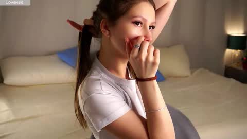 Snapshot of emmyleri chatting on December 2025 01:10:01 AM Emmy online show from December 2025 01:10:01 AM