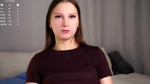 Snapshot of emmyleri chatting on December 2025 01:21:02 AM Emmy online show from December 2025 01:21:02 AM