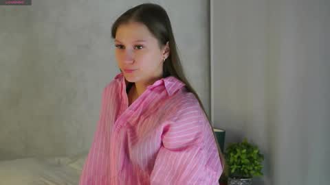 Snapshot of emmyleri chatting on March 2026 01:52:02 AM Emmy online show from March 2026 01:52:02 AM