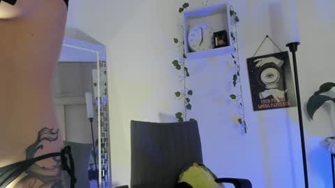 Snapshot of emperatriiiz chatting on January 2025 12:03:01 AM Emperatriz online show from January 2025 12:03:01 AM