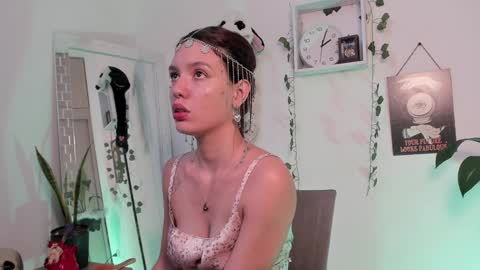 Snapshot of emperatriiiz chatting on January 2025 07:04:01 PM Emperatriz online show from January 2025 07:04:01 PM