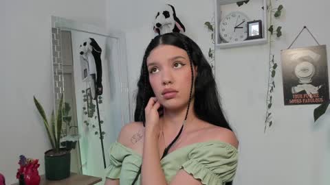 Snapshot of emperatriiiz chatting on January 2025 08:10:02 PM Emperatriz online show from January 2025 08:10:02 PM