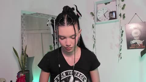 Snapshot of emperatriiiz chatting on January 2025 10:10:01 PM Emperatriz online show from January 2025 10:10:01 PM