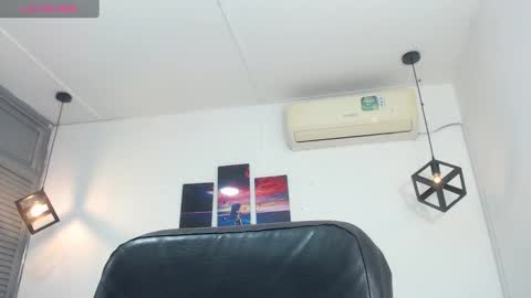 Snapshot of emy_0 chatting on December 2024 04:02:02 AM Emy online show from December 2024 04:02:02 AM