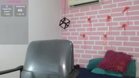 Snapshot of emy_0 chatting on March 2025 07:37:01 PM Emy online show from March 2025 07:37:01 PM