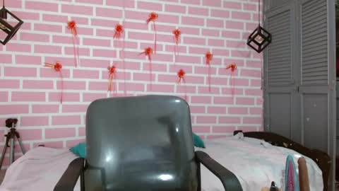 Snapshot of emy_0 chatting on March 2025 08:12:01 PM Emy online show from March 2025 08:12:01 PM