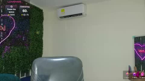 Snapshot of emy_0 chatting on February 2026 08:09:01 PM Emy online show from February 2026 08:09:01 PM