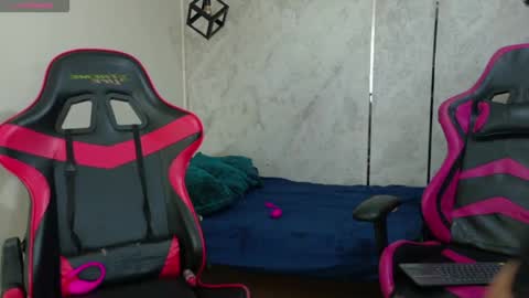 Snapshot of emy_0 chatting on April 2026 03:05:02 PM Emy online show from April 2026 03:05:02 PM