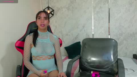 Snapshot of emy_0 chatting on April 2026 02:08:01 PM Emy online show from April 2026 02:08:01 PM