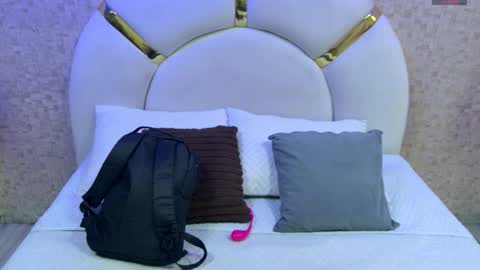 Emy  online show from November 2025 11:42:02 AM