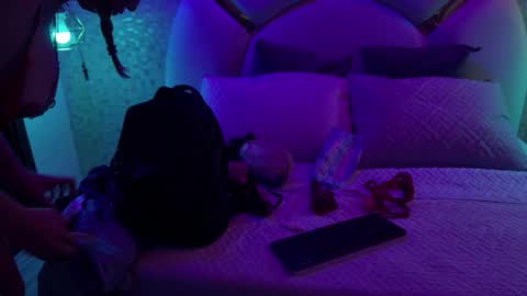 Emy  online show from December 2025 11:41:02 AM