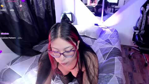 Snapshot of emy_xdy chatting on January 2025 06:47:01 PM Im Emily would you like to help me reach 100 online show from January 2025 06:47:01 PM