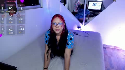 Snapshot of emy_xdy chatting on January 2025 06:20:02 AM Im Emily would you like to help me reach 100 online show from January 2025 06:20:02 AM