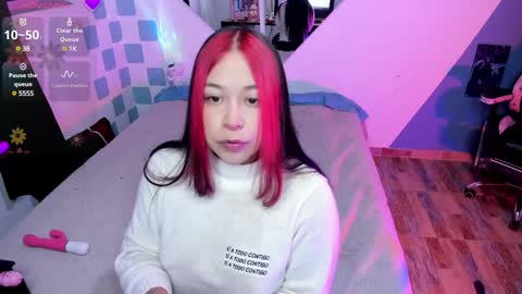 Snapshot of emy_xdy chatting on January 2025 03:36:02 AM Im Emily would you like to help me reach 100 online show from January 2025 03:36:02 AM