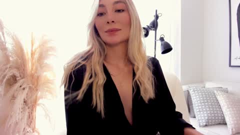 Snapshot of emyconneer chatting on December 2024 03:06:01 PM emyconneer online show from December 2024 03:06:01 PM