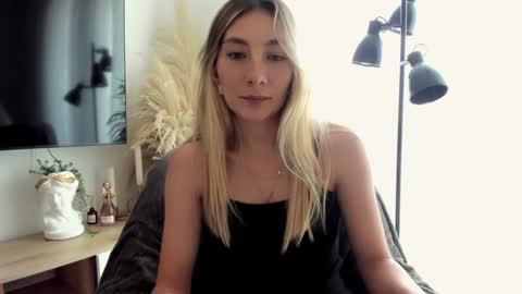 Snapshot of emyconneer chatting on December 2024 03:22:01 PM emyconneer online show from December 2024 03:22:01 PM