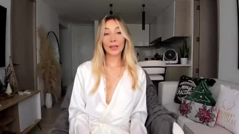 Snapshot of emyconneer chatting on December 2024 06:28:01 PM emyconneer online show from December 2024 06:28:01 PM