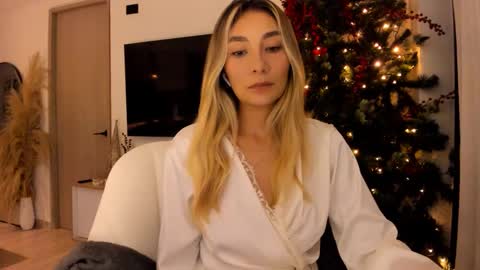 Snapshot of emyconneer chatting on December 2024 01:58:02 AM emyconneer online show from December 2024 01:58:02 AM